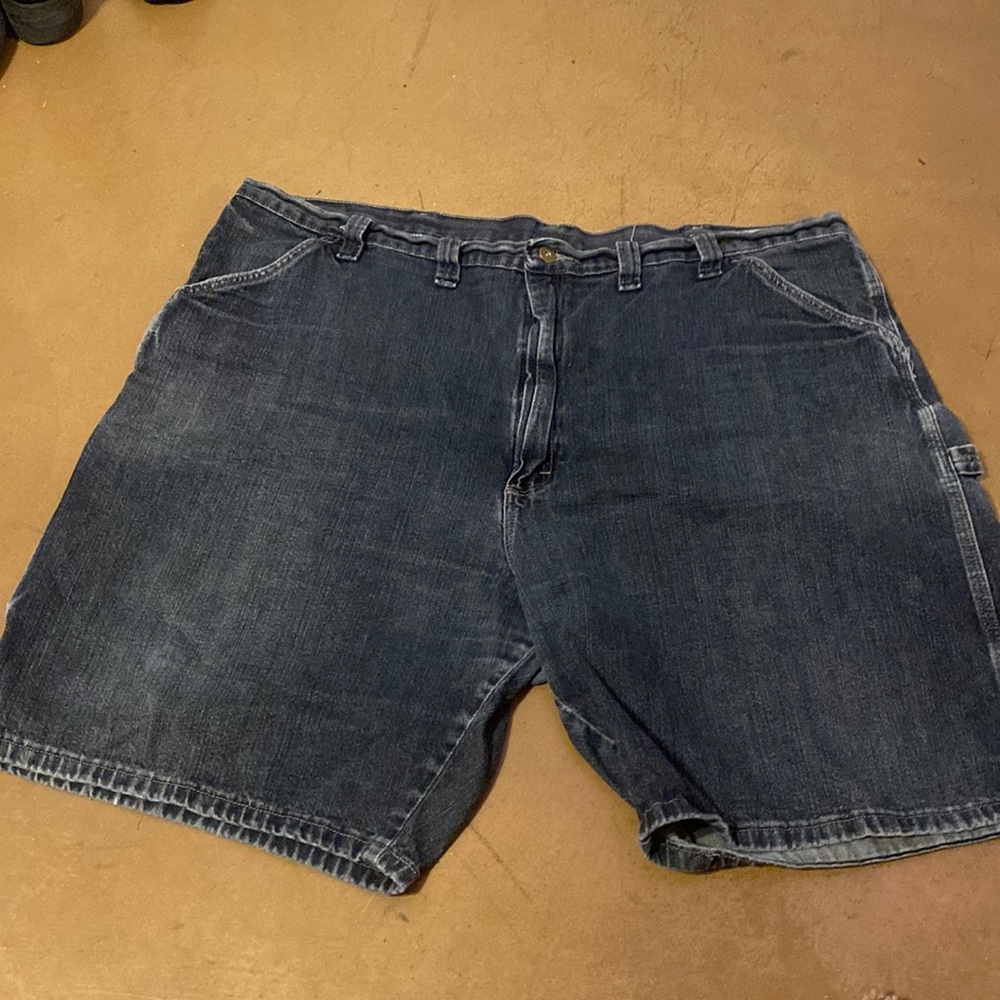 dark blue wrangler carpenter jorts